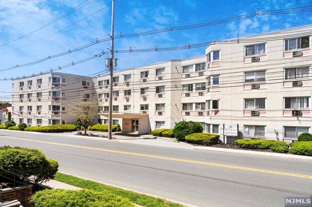 333 Grand Ave #3h, Palisades Park, NJ 07650