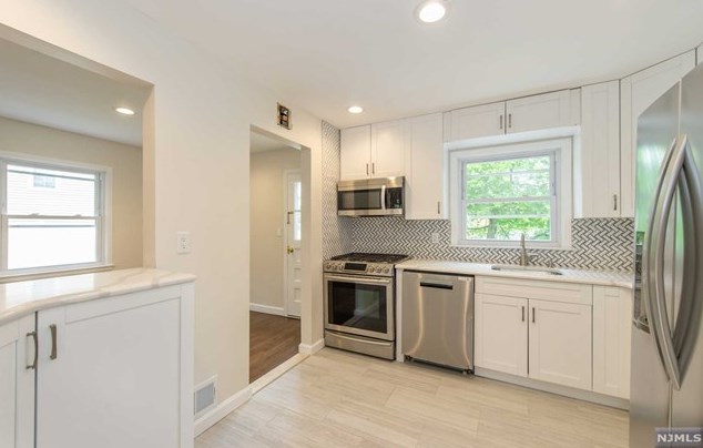 99 Morningside Rd, Paramus NJ  07652-1630 exterior
