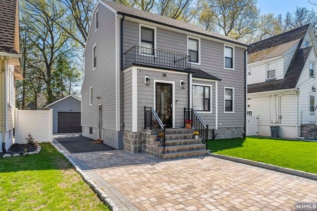 33 Davies Ave, Dumont, NJ 07628