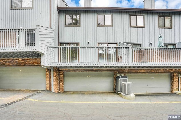 1515 John St, West Fort Lee NJ  07024-2560 exterior