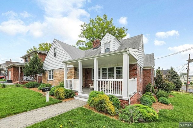 505 8th St, Carlstadt, NJ 07072