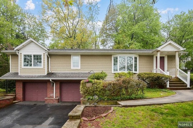 12 John St, Montvale, NJ 07645