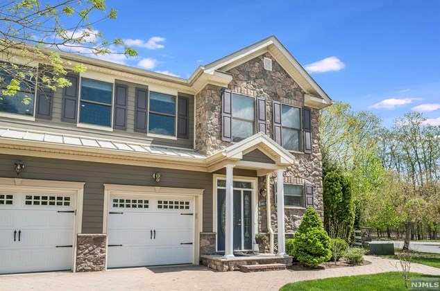 102 Whitney Ln, Allendale, NJ 07401