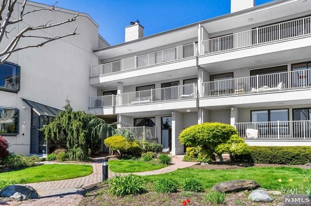 1225 River Rd #12a, Edgewater, NJ 07020