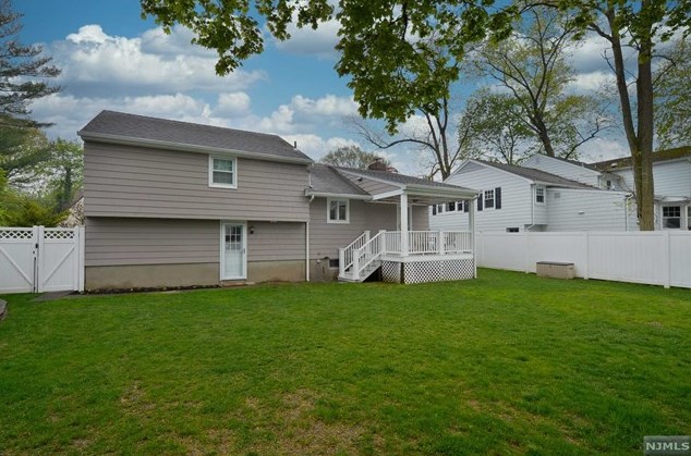 13 Lakewood Ave, Ho Ho Kus, NJ 07423