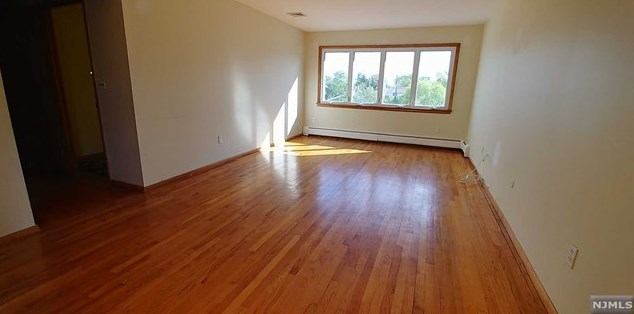 1 Franklin Ave, Wallington NJ  07057-1657 exterior