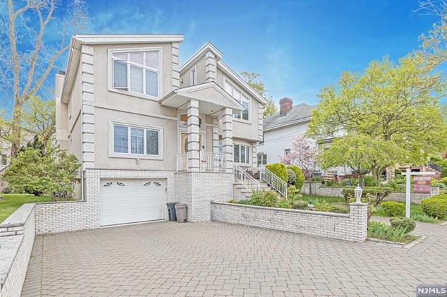 215 Warwick Ave, West Fort Lee, NJ 07024-4326