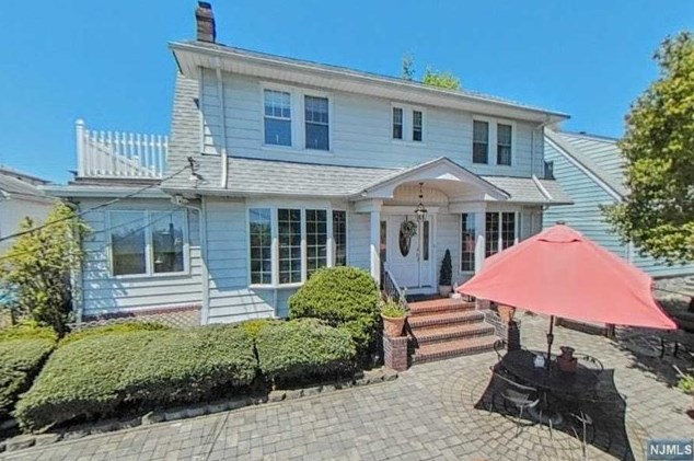 528 5th St, Carlstadt, NJ 07072-1227
