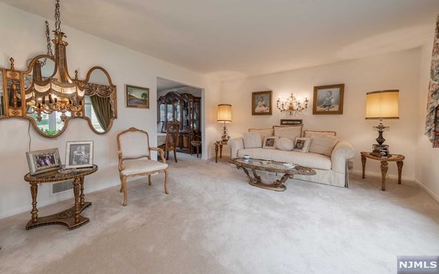 371 Webster Dr, N Milford, NJ 07646