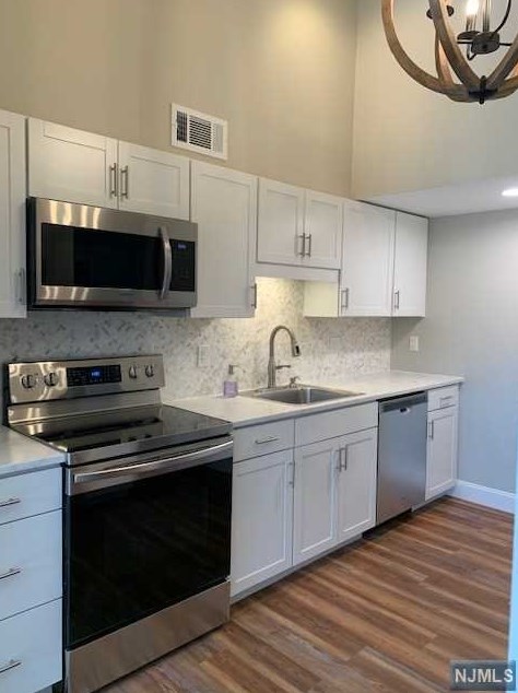 14 Meadowview Dr, Annandale, NJ 08801