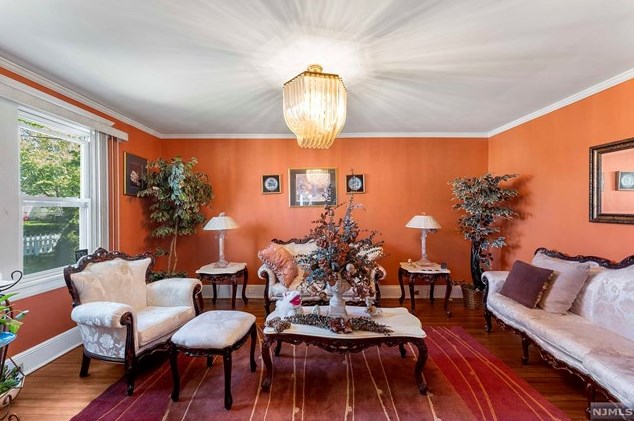 32 Prospect Ave, Bergenfield NJ  07621-1542 exterior