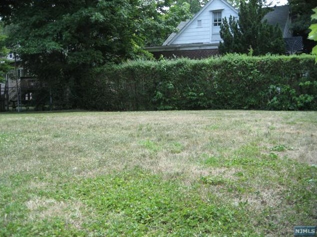280 Whiteman St, West Fort Lee, NJ 07024