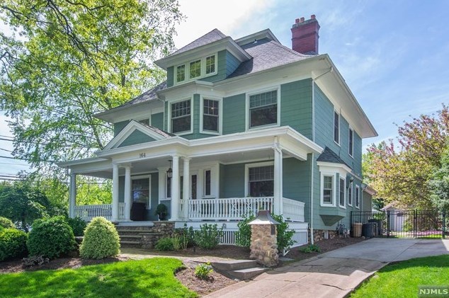 164 Oak St, Ridgewood, NJ 07450