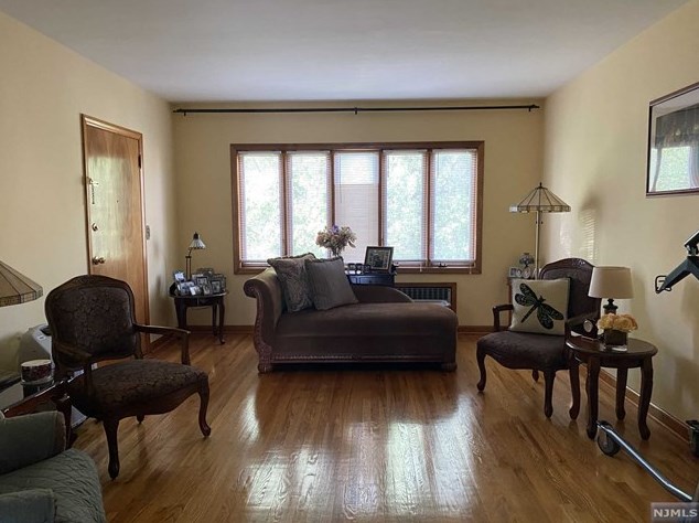 210 Desoto Pl, Cliffside Park, NJ 07010