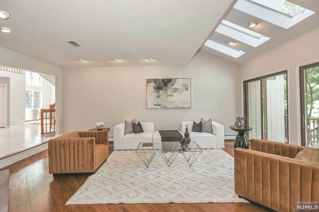 2 Mission Way, Tenafly NJ  07670-3037 exterior