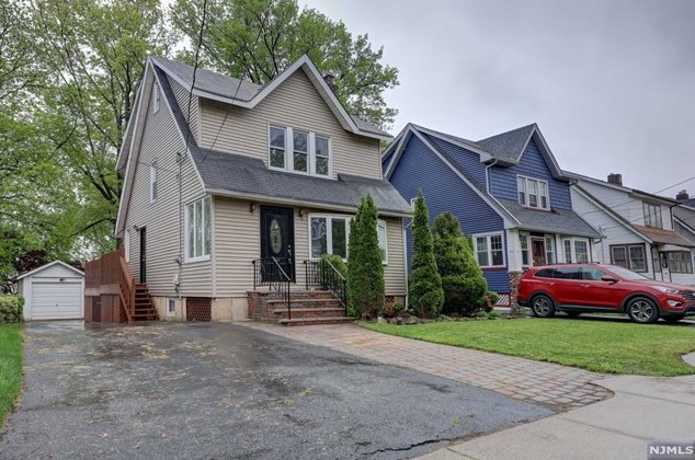 15 Montclair Ave, Nutley, NJ 07110
