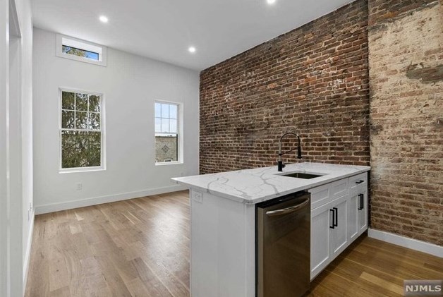 25 Corbin Ave, Jersey City, NJ 07306