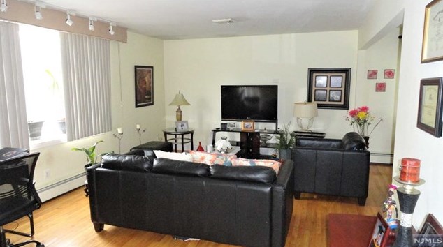 173 Paterson Ave, Lodi, NJ 07644-3122