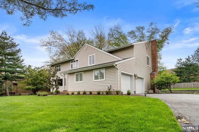 55 Burkhardt Ln, Harrington Park, NJ 07640
