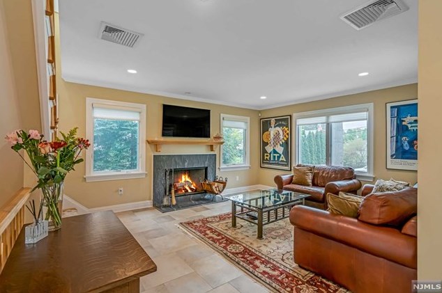 38 Crest Dr S, Cresskill, NJ 07626