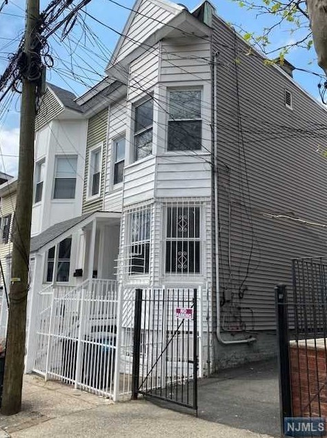 72 1/2 Summer Ave, Newark, NJ 07104