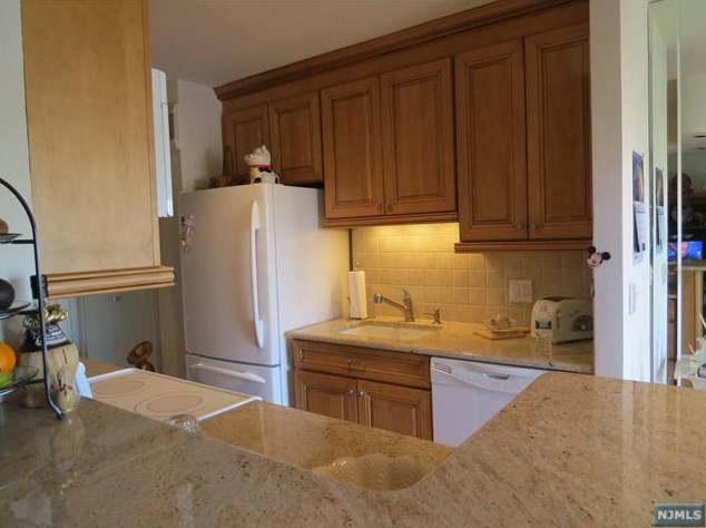 44 S Main St #4n, Lodi, NJ 07644