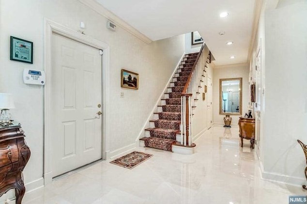149 Brewster Rd, Wyckoff, NJ 07481-2156