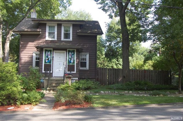 11 1st St, Closter, NJ 07624