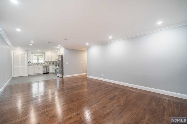 551 Gutheil Pl, Lyndhurst, NJ 07071
