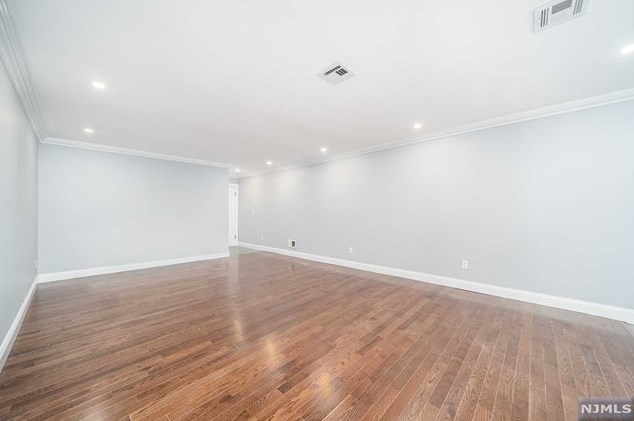 551 Gutheil Pl, Lyndhurst NJ  07071-1917 exterior