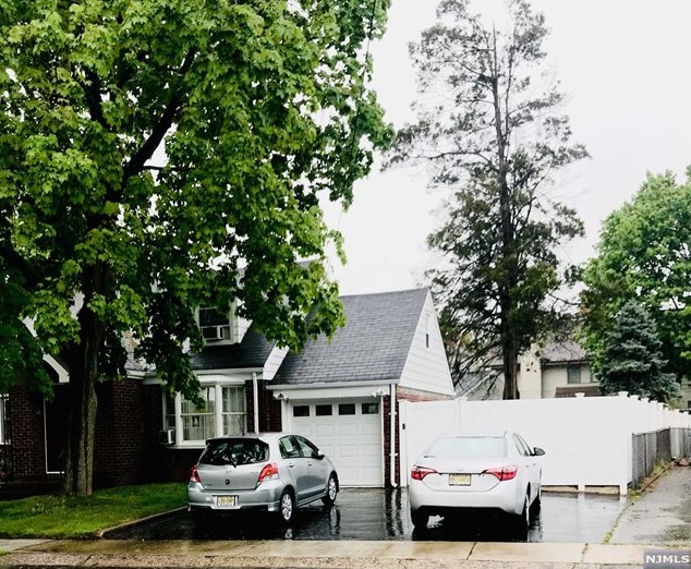 41 Turnure St, Bergenfield, NJ 07621-2035