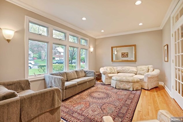 1278 Wellington Ave, Teaneck, NJ 07666