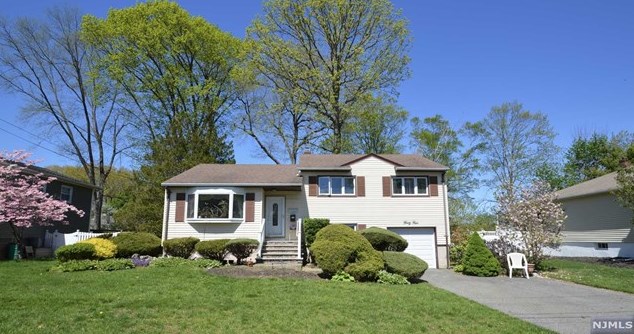 44 Dorchester Rd, Emerson, NJ 07630-1060
