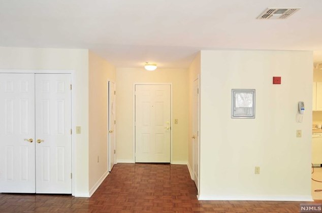 401 Dercole Ct #221, Norwood, NJ 07648