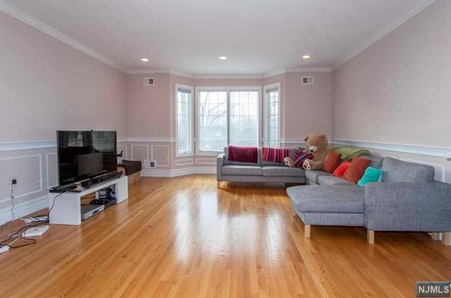 284 County Rd, Tenafly, NJ 07670