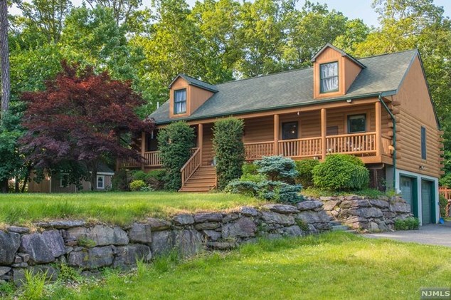 10 Gleason Rd, West Milford, NJ 07421