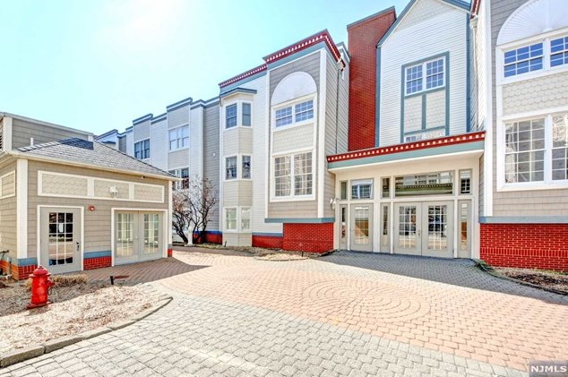 319 The Promenade, Edgewater, NJ 07020
