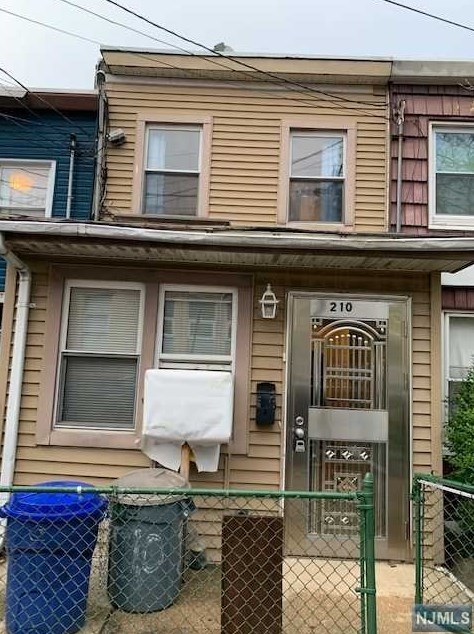 210 19th St, Union City, NJ 07087