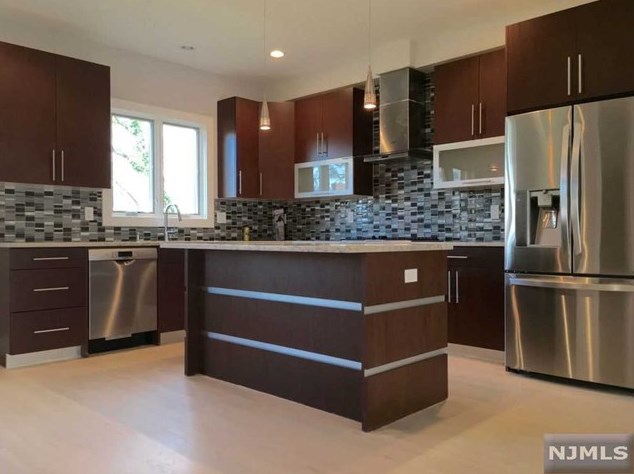 1631 Federspiel St, West Fort Lee NJ  07024-6940 exterior