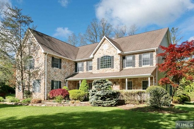 50 Nickelrain Ct, Montvale, NJ 07645