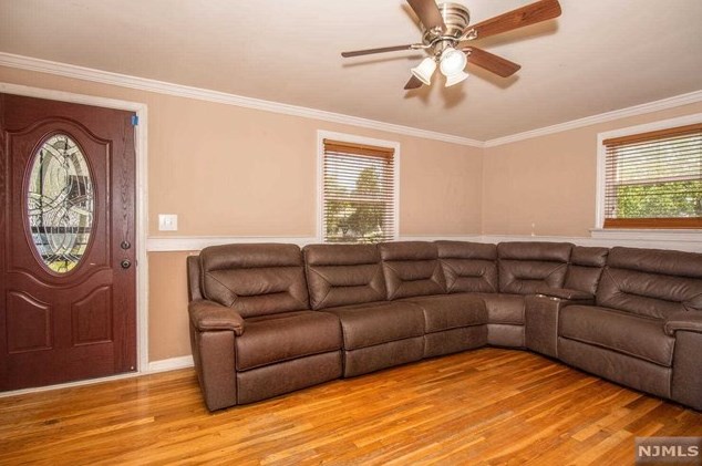 9 Cole St, Elmwood Park, NJ 07407