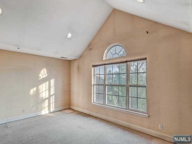 8 Mallard Pl, Secaucus NJ  07094-2930 exterior