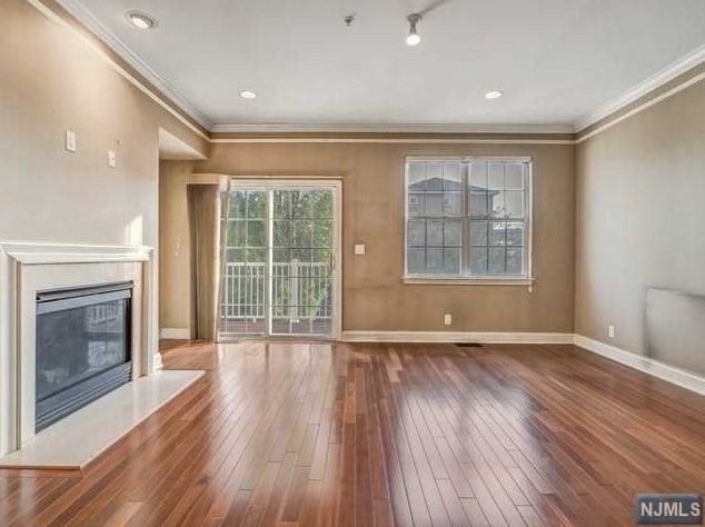 8 Mallard Pl, Secaucus NJ  07094-2930 exterior