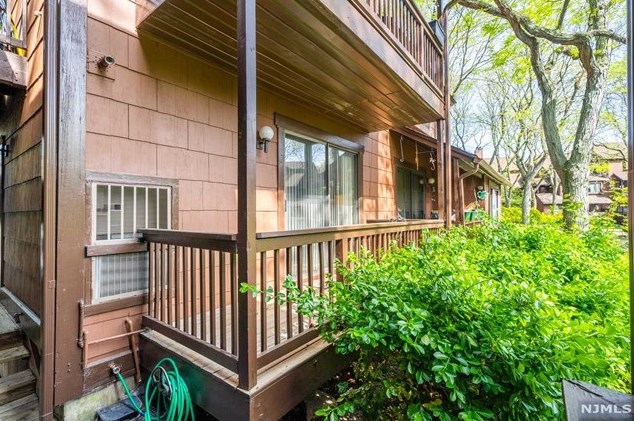170 Sandcastle Ky, Secaucus NJ  07094-2206 exterior