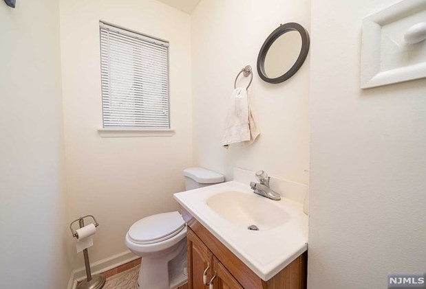 170 Sandcastle Ky, Secaucus NJ  07094-2206 exterior