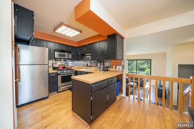 170 Sandcastle Ky, Secaucus NJ  07094-2206 exterior