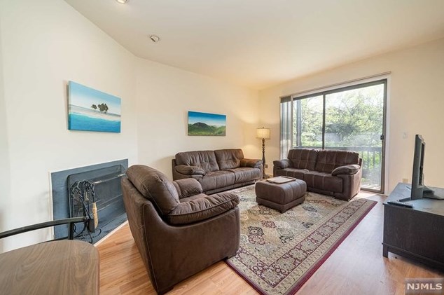 170 Sandcastle Ky, Secaucus NJ  07094-2206 exterior