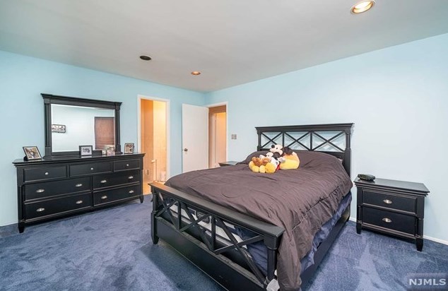 170 Sandcastle Ky, Secaucus NJ  07094-2206 exterior