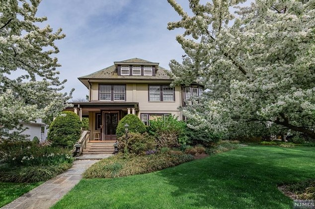 558 Doremus Ave, Ridgewood, NJ 07452