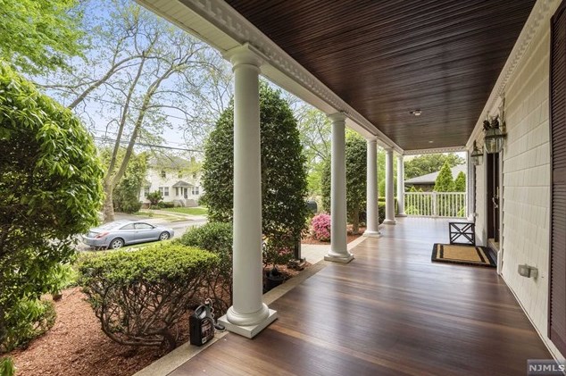 102 Vreeland Ave, Rutherford, NJ 07070-2228